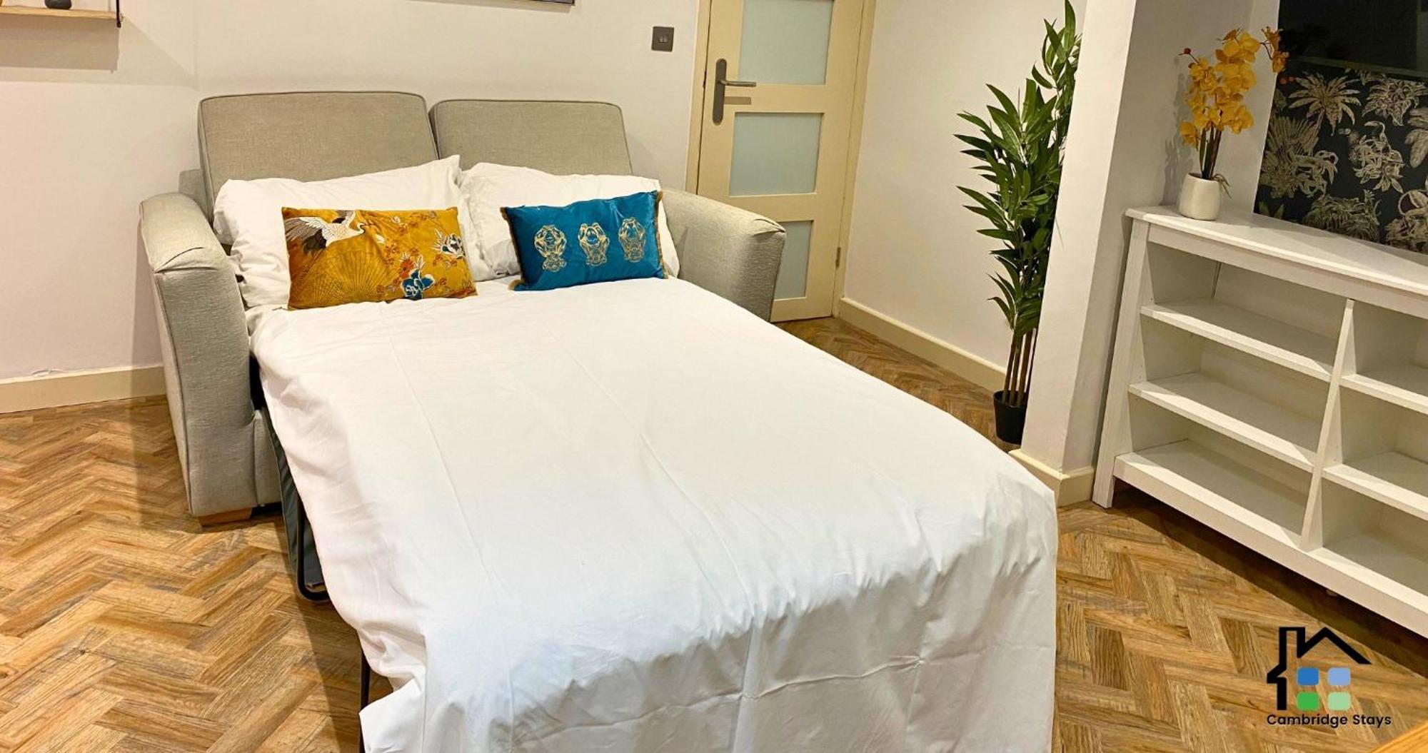 Stunning 1Br - Super Central- Peaceful Area - Lower Ground Apartment Cambridge  Exterior photo